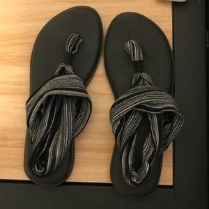 Sanuk yoga mat sandals